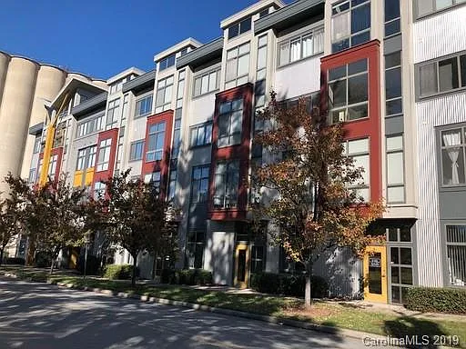 514 W 10th St Unit 203 photo 1