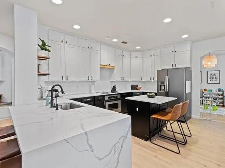 2051 Chisholm Trl — Photo 3