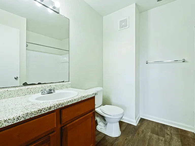 Camri Green Apartments — Photo 22