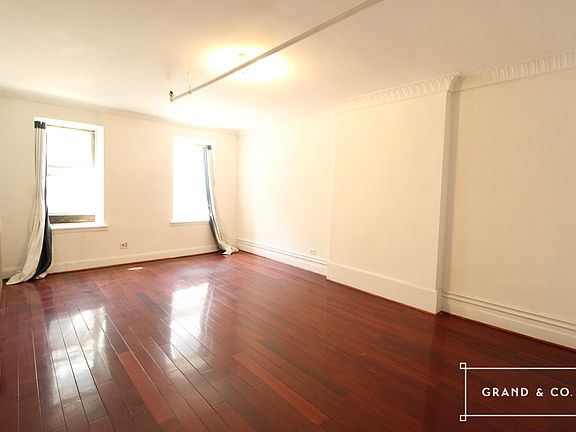 2nd image of 25 W 126th St