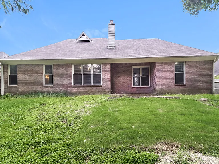 8642 Tropicana Dr N — Photo 17
