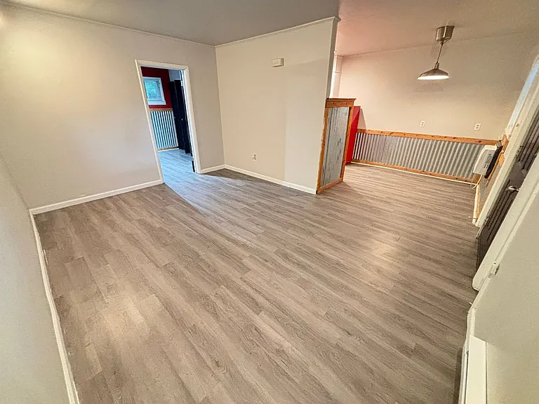 621 N Leverett Ave — Photo 3
