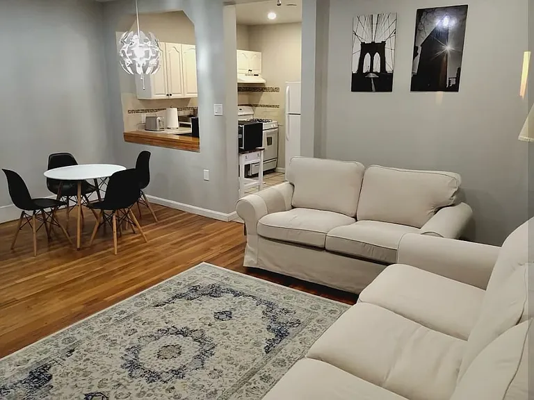 A perfect and cozy living room, ideal for relaxing or entertaining guests.