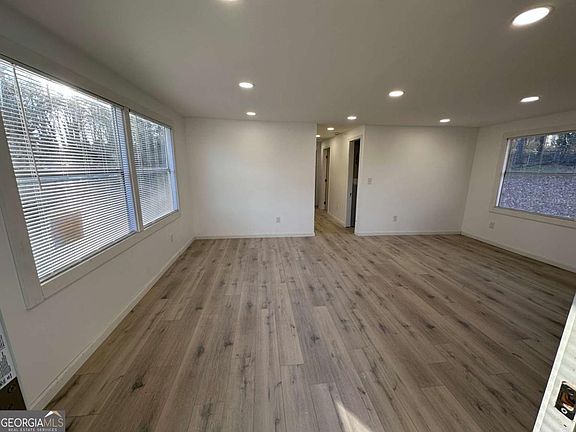 3rd image of 1416 Oak Ln