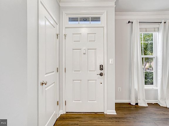 4th image of 9220 Alvyn Lake Cir