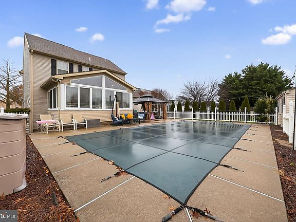 3rd image of 186 Birchwood Ln