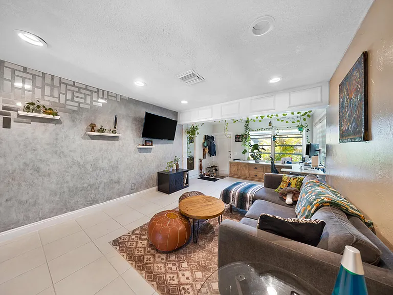 2326 Harding St #2326 — Photo 9