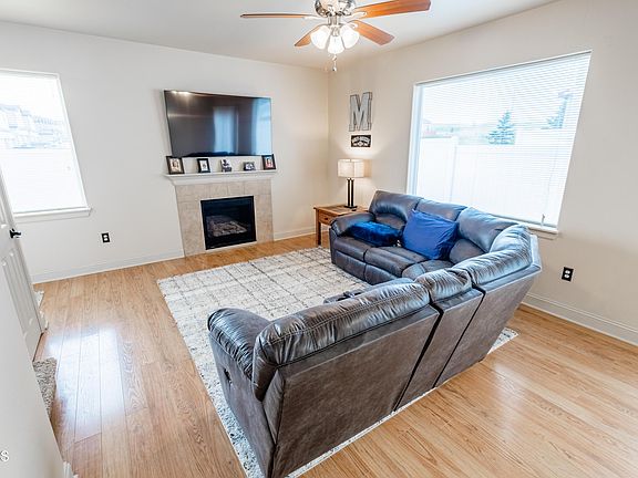 5th image of 5807 Victoria Ave Unit A