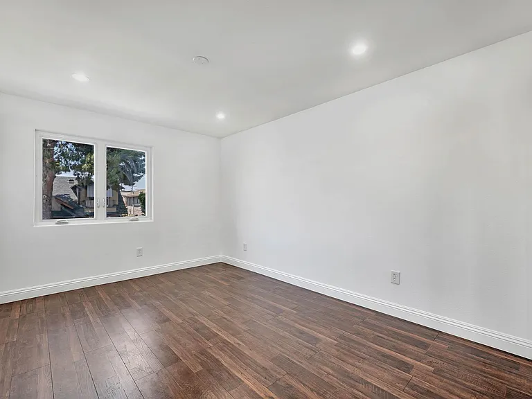 2882 W 14th St — Photo 21