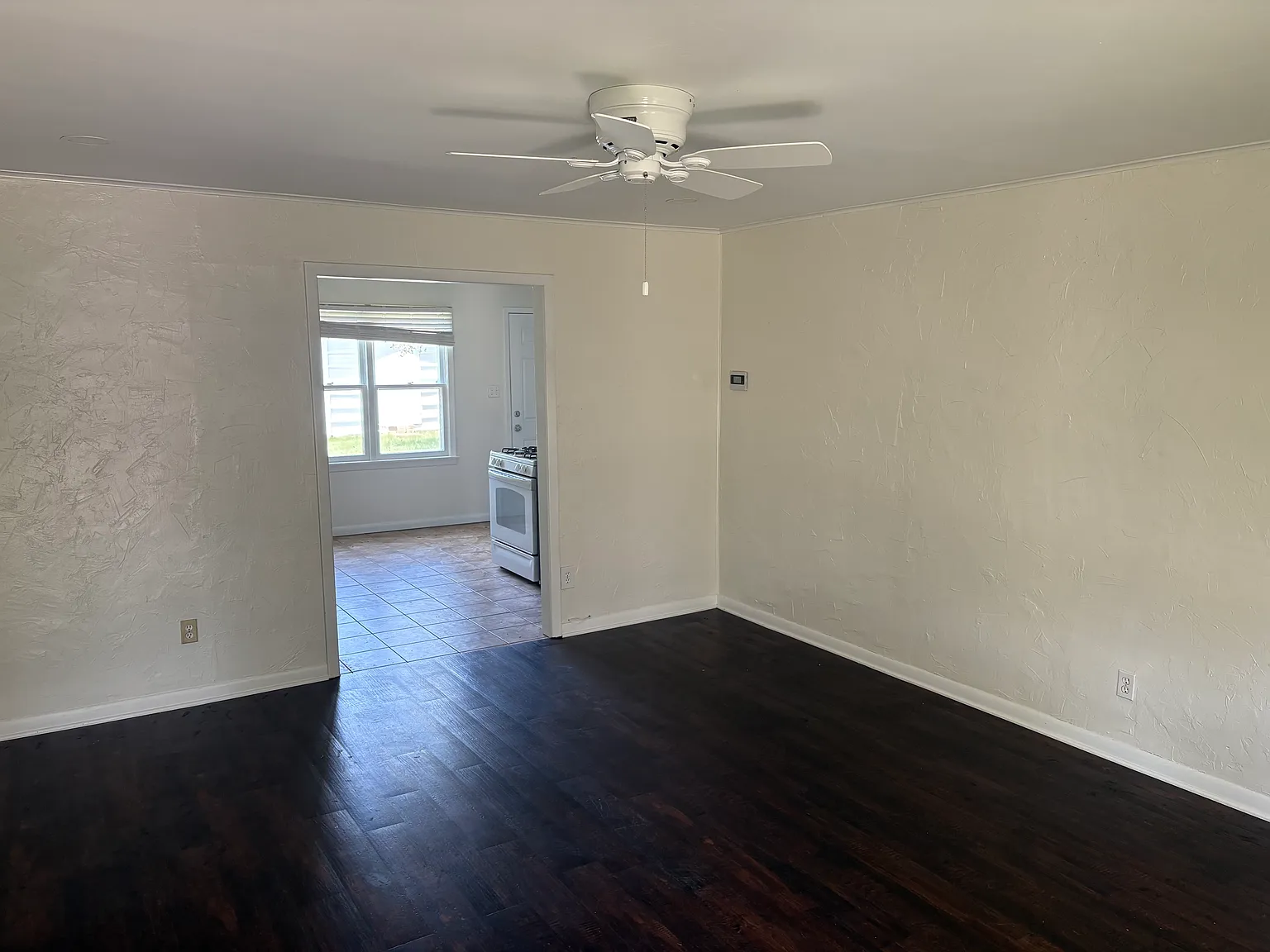 3 bed, 1200 sqft, $1,700 — Photo 2