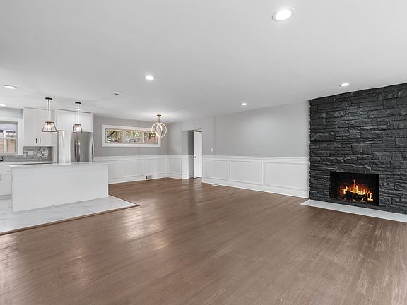 3rd image of 1301 Lundergan Ave