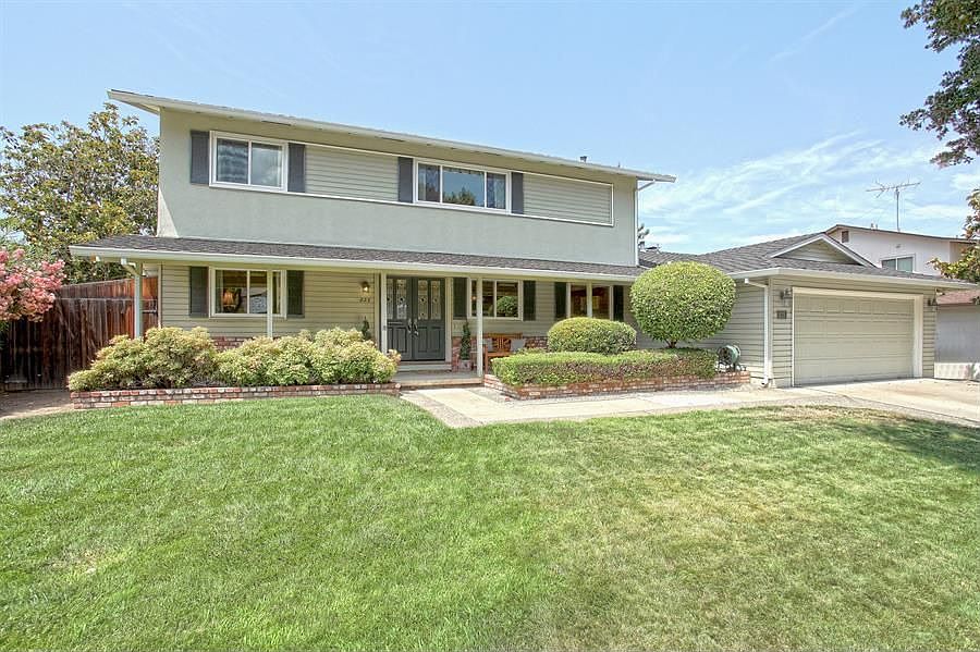 1st image of 825 Cathedral Dr