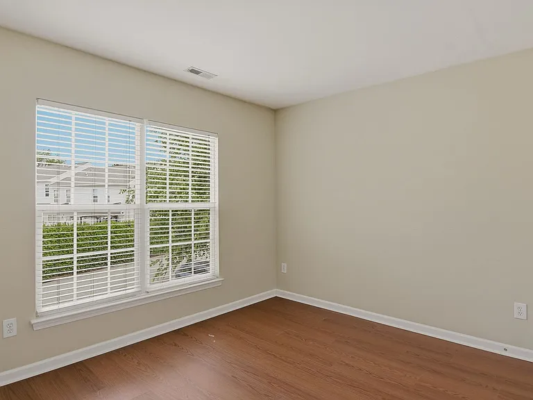 3930 Fountain Village Cir — Photo 17