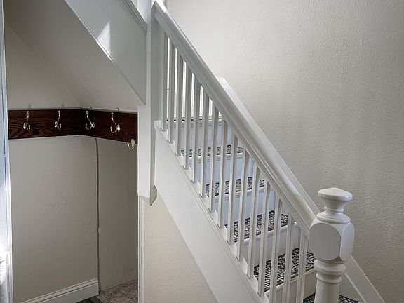 Entrance/Stairs to Upstairs