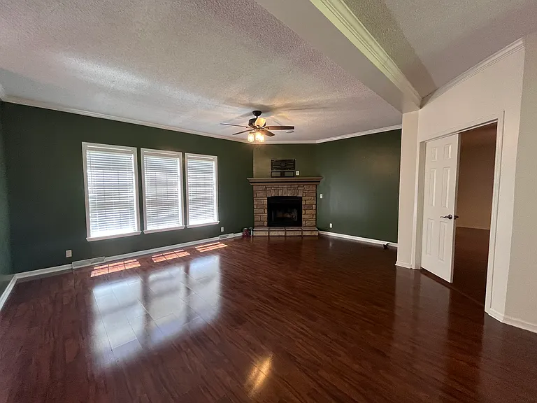 1000 Raintree Ln — Photo 13