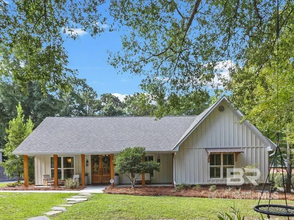 712 Oak Bluff Dr, Daphne, AL 36526