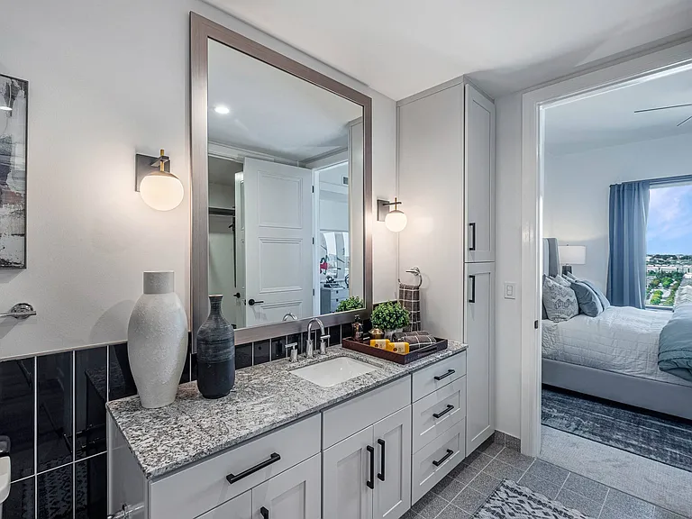 Mira at Midtown Union — Photo 12