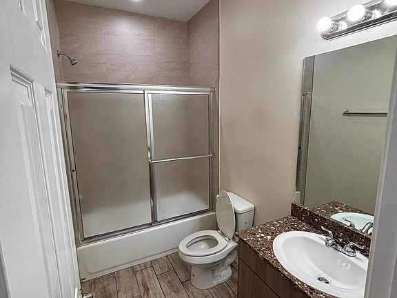 4th image of 4906 N Hiawatha Dr #4