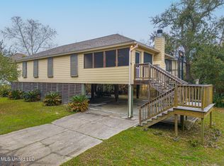 208 Petite Dr, Waveland, MS 39576