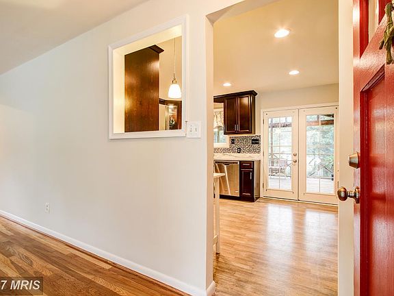 4th image of 1105 Broadwood Dr