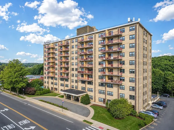 1000 Clove Road image 1 of 19