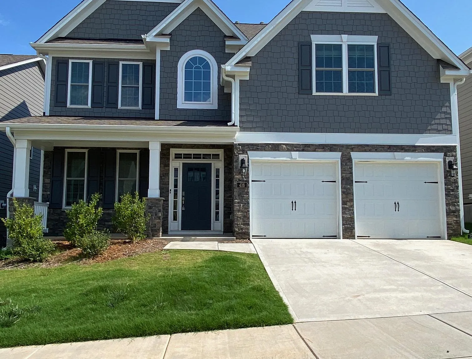 5 bed, 2558 sqft, $2,700 — Photo 2