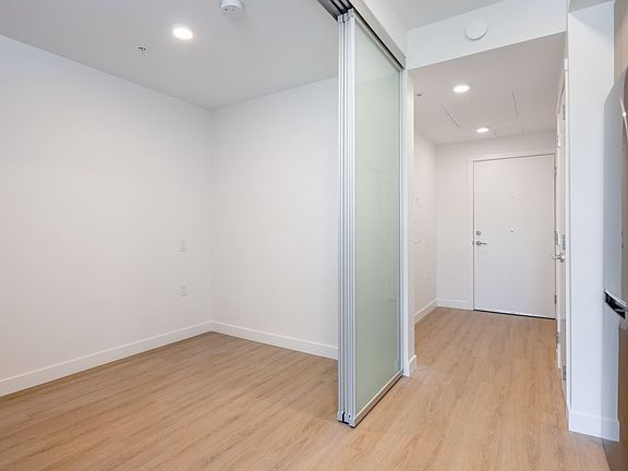 2nd image of 181 E 32nd Ave #Urban-1br
