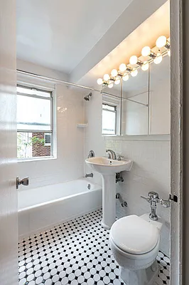 Rented by Bohemia Realty Group | media 35