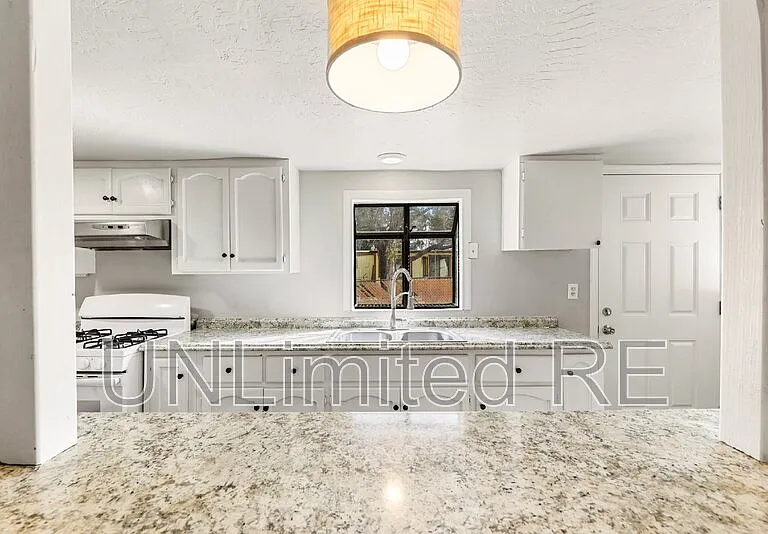 3460 E Colorado Dr — Photo 4