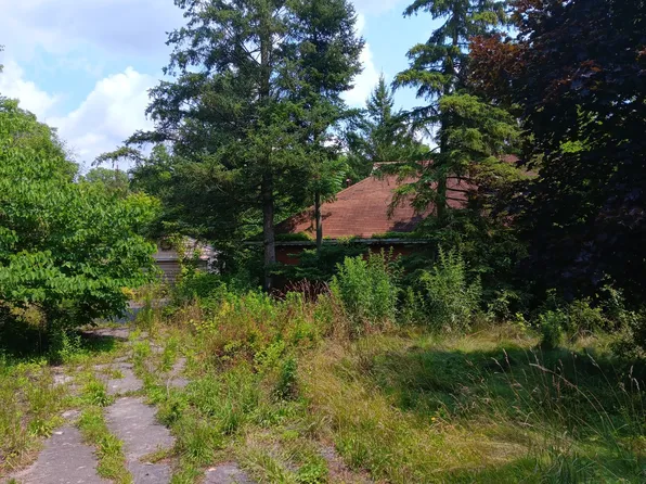 15301 Waverly Ave, Midlothian, IL 60445