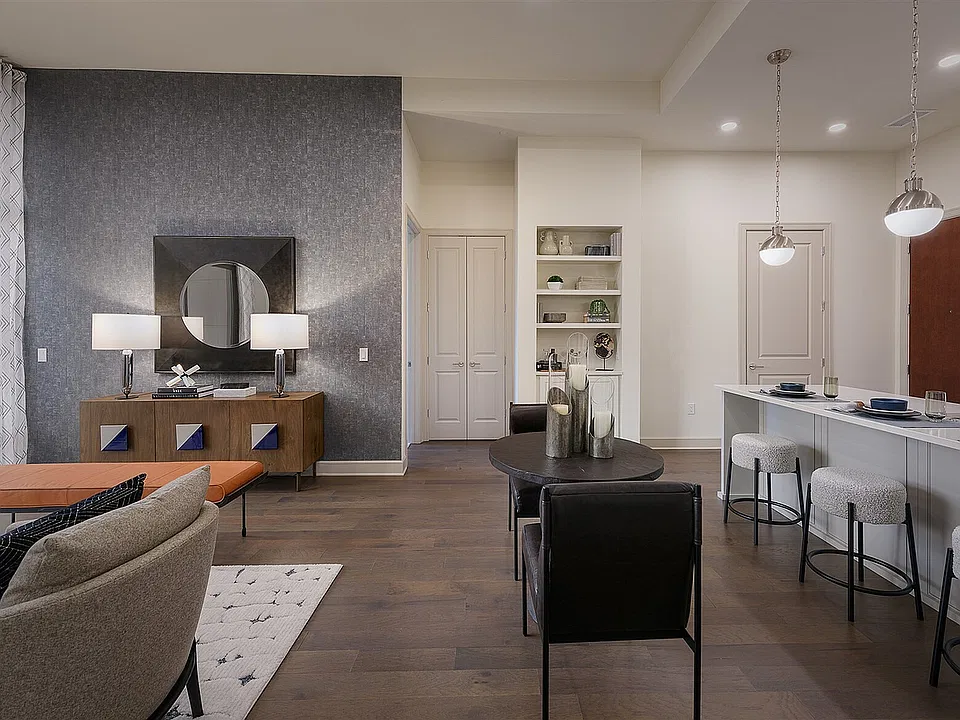 99 West Paces Living Room
