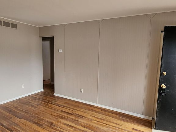 2nd image of 4704 Raymond Ave