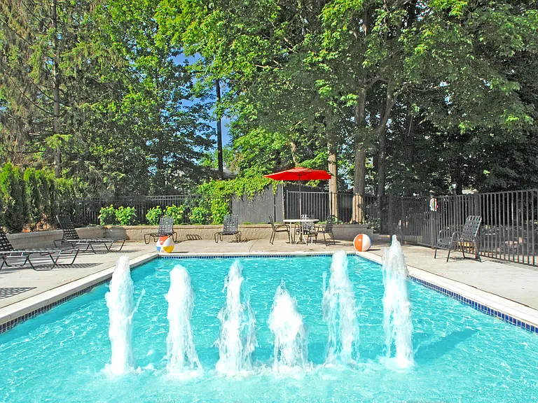 Even the kids get to take a dip and splash away.