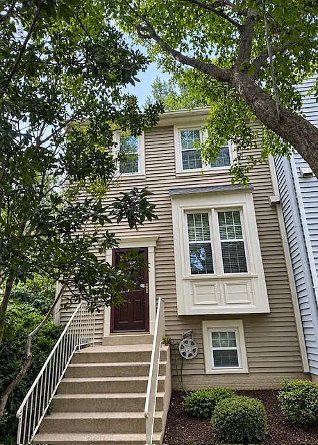 27 Fendall Ave