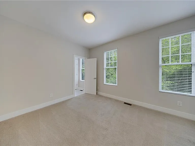 733 Taylor Ct NE — Photo 36