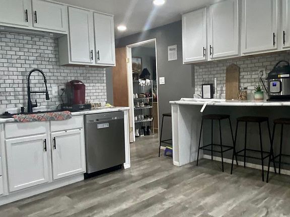 4th image of 824 Manchester Dr