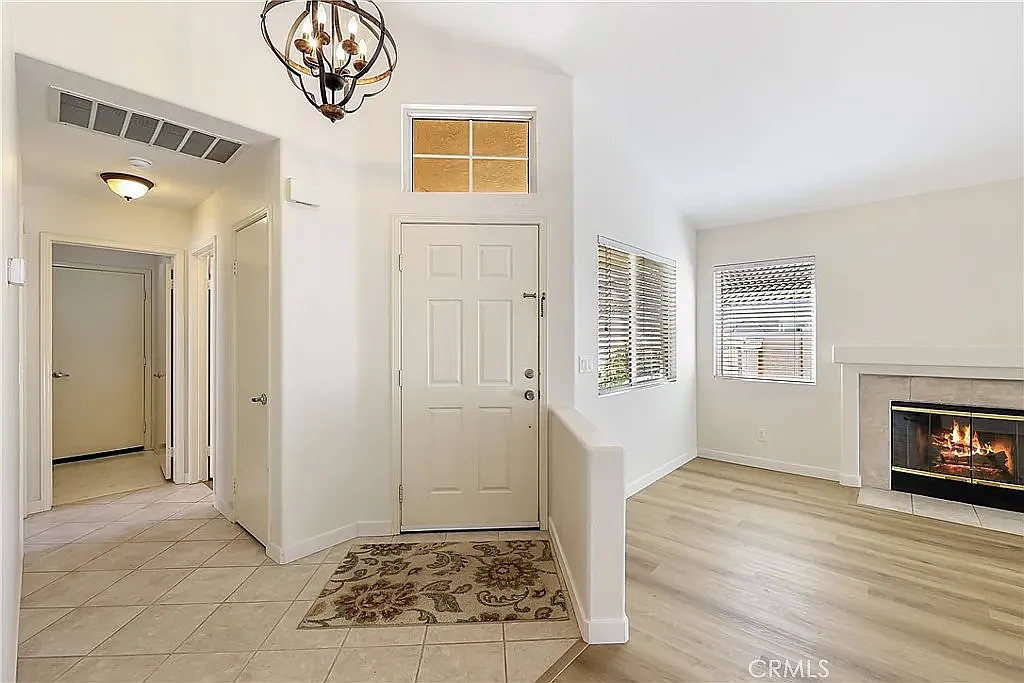 3 bed, 1230 sqft, $2,870 — Photo 4