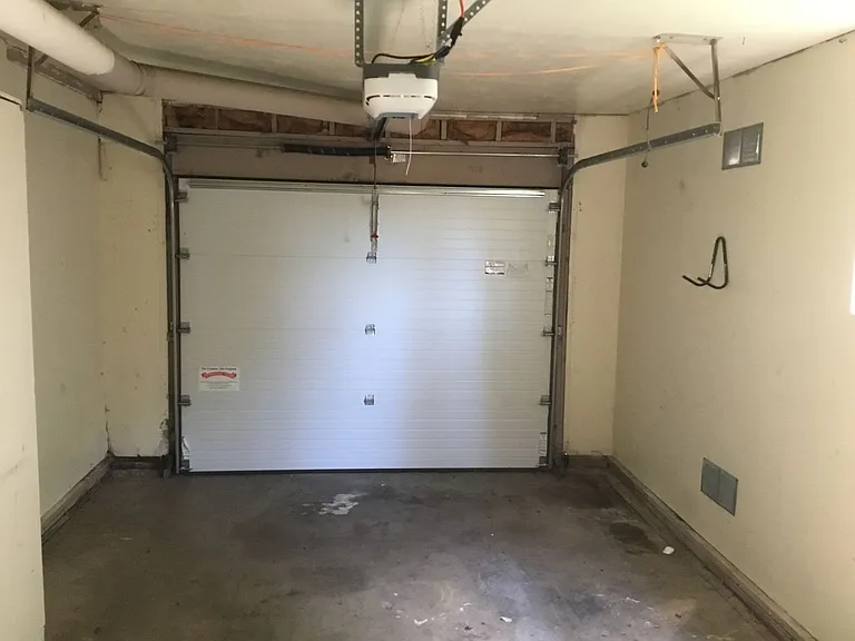 3960 University St — Photo 16