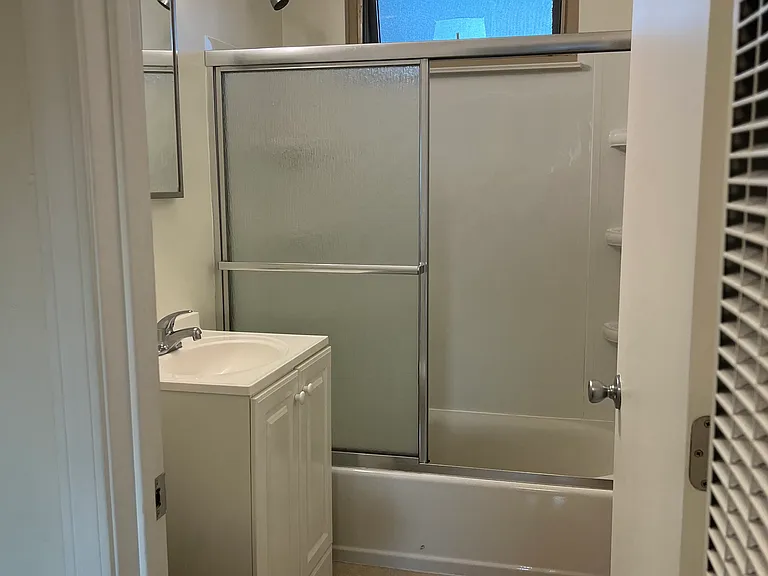 132 Southwood Ctr #7 — Photo 5