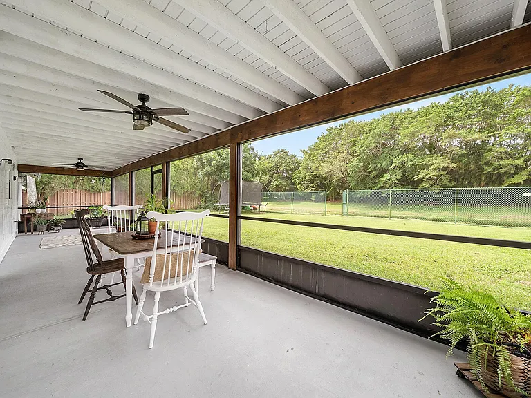1252 Raintree Ln — Photo 28