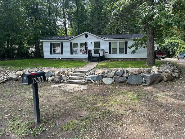 13262 Country Ln, New Buffalo, MI 49117