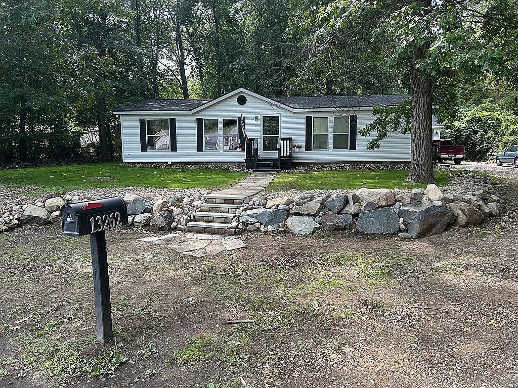 13262 Country Ln photo 1