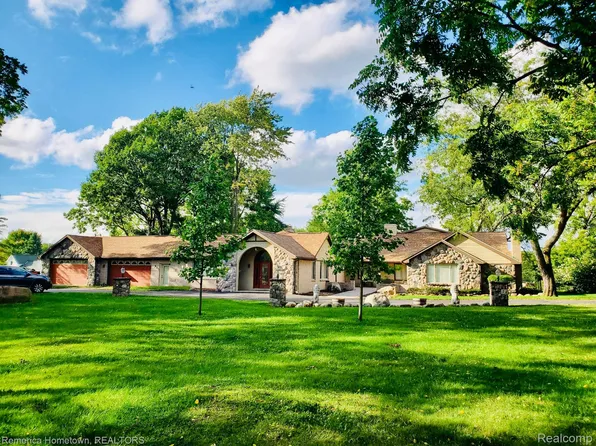 51000 N Territorial Rd, Plymouth, MI 48170