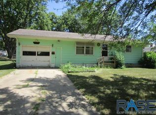 300 N Maple St, Viborg, SD 57070