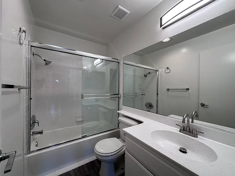 Lido Apartments - 3745 Glendon Ave — Photo 8