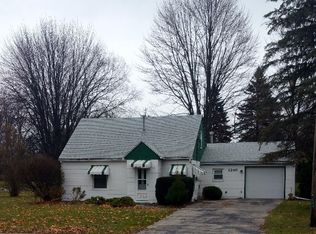 1246 N Scheurmann Rd, Essexville, MI