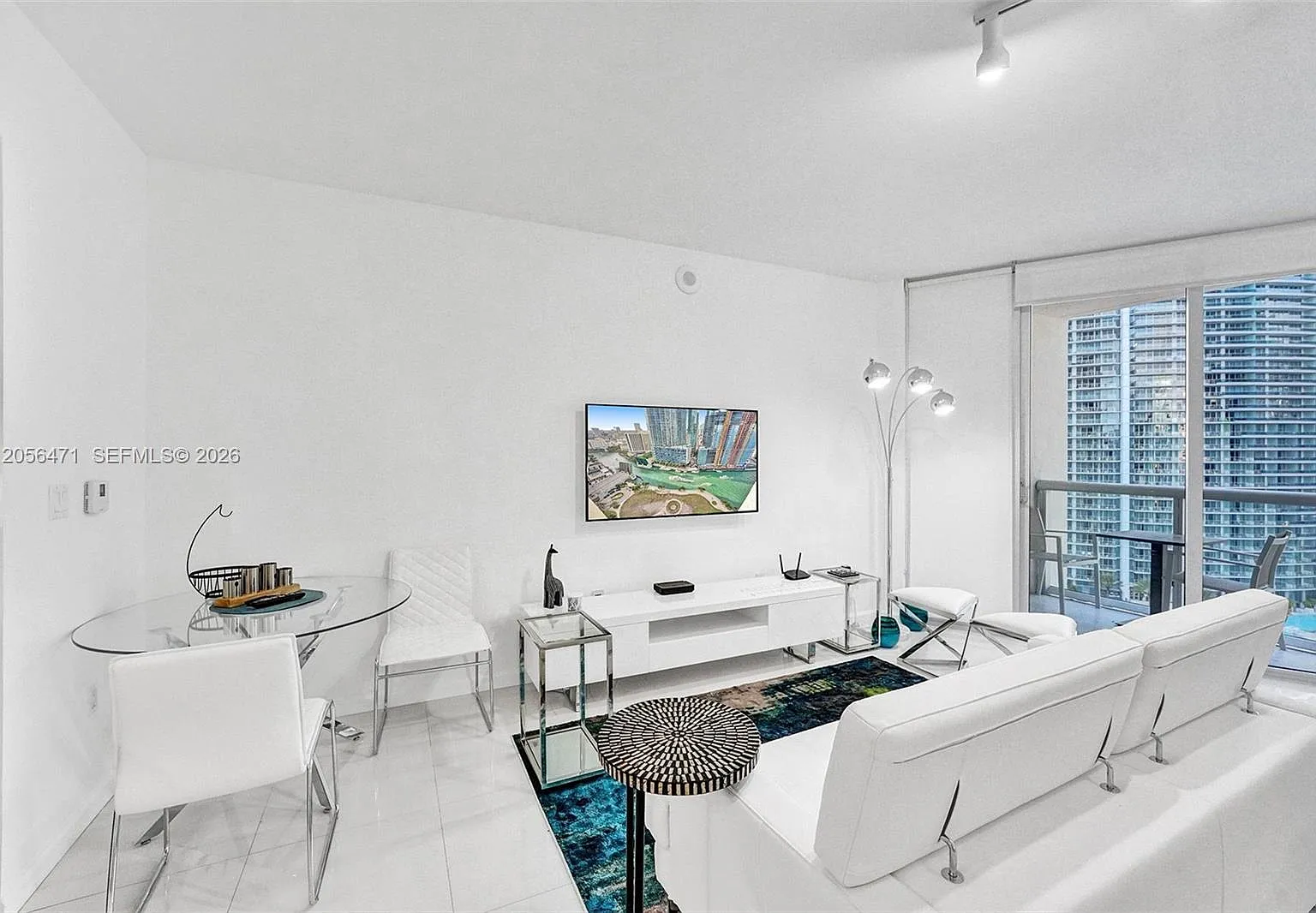 Iconbrickell Condo No 1 — Photo 3