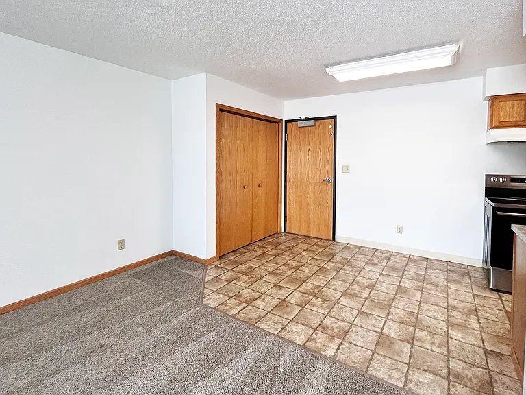 Viking Terrace Apartments — Photo 6