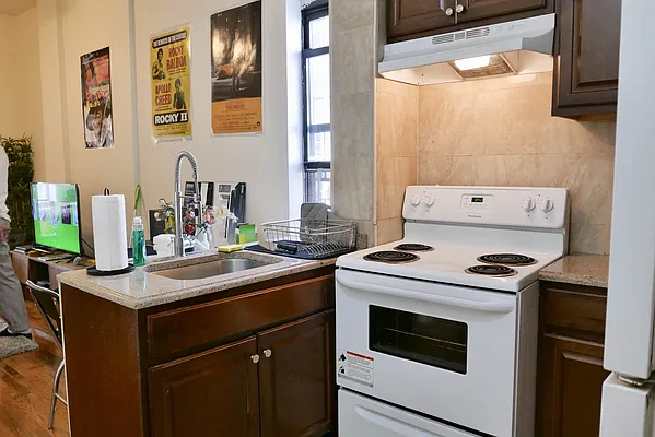 Rented by Urban Real Estate Property Group Inc | media 17