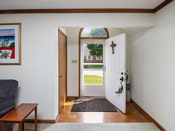 4th image of 112 Dover Blvd S